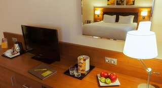 Гостиница Hilton Garden Inn Калуга Калуга Номер с кроватью размера "queen-size"-4